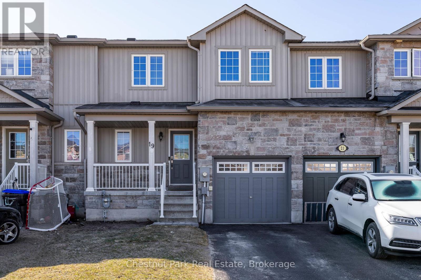 19 Admiral Cres, Essa, ON L0M 1B4
