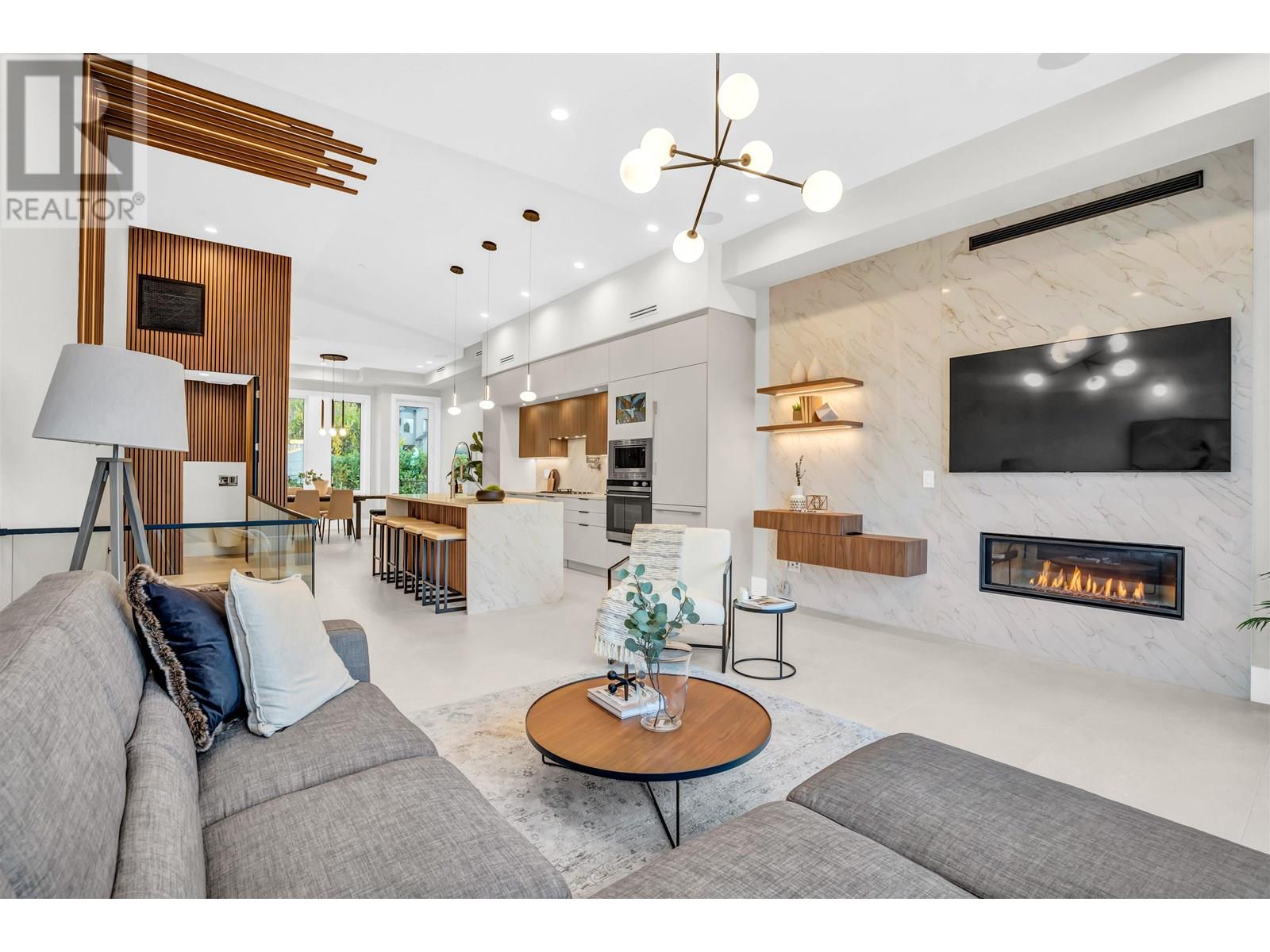2380 Marine Dr, West Vancouver, BC V7V 1K8