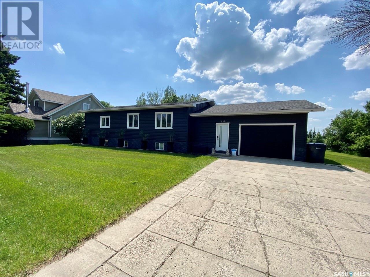 837 Prospect Ave, Oxbow, SK S0C 2B0