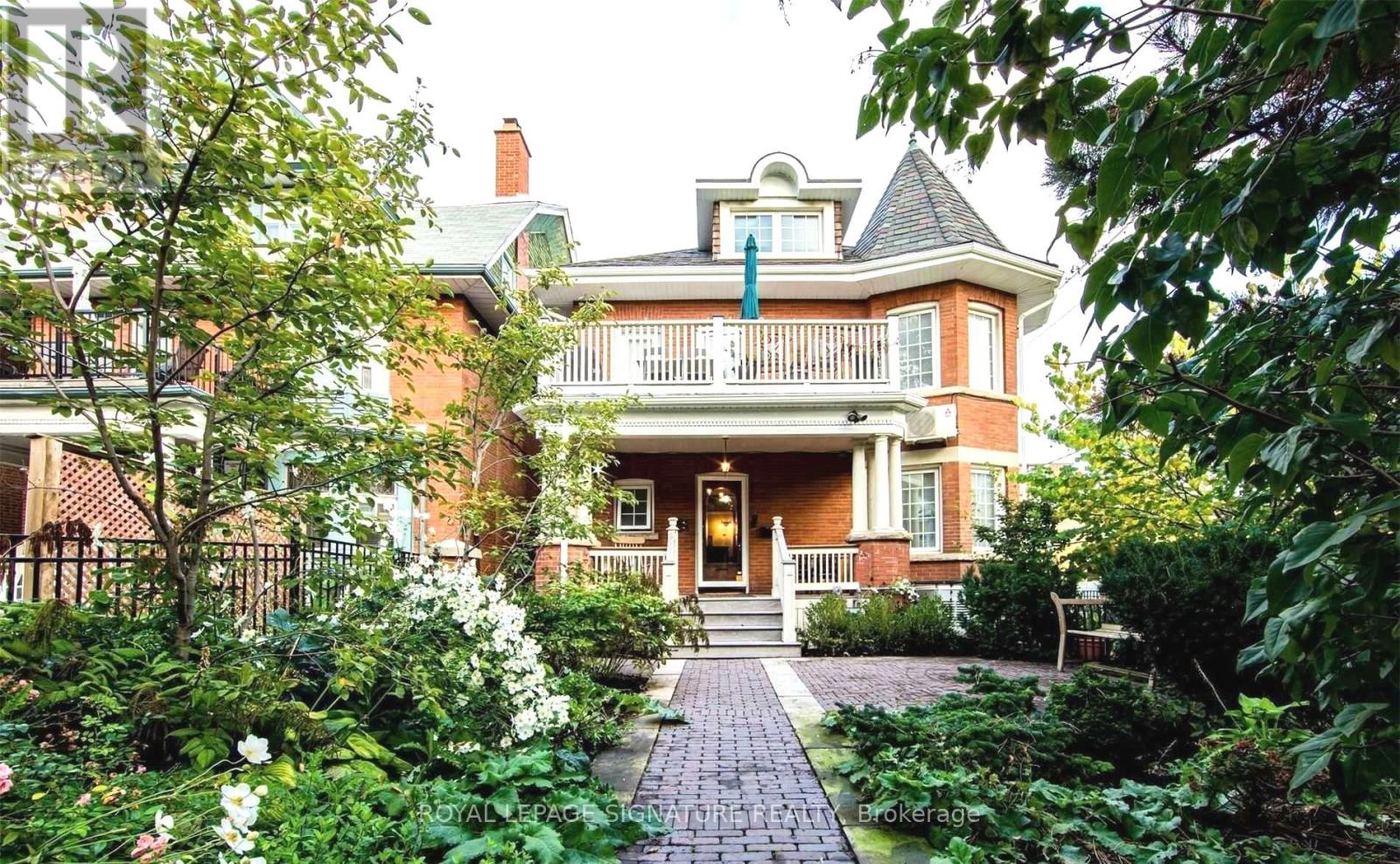 1 Maynard Ave S, Toronto, ON M6K 2Z7