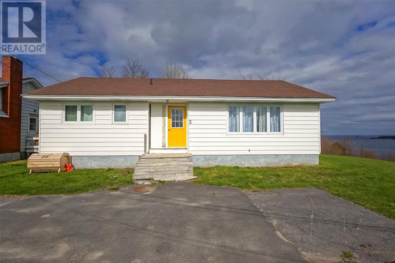 8 Bay St, Carbonear, NL A1Y 1B1