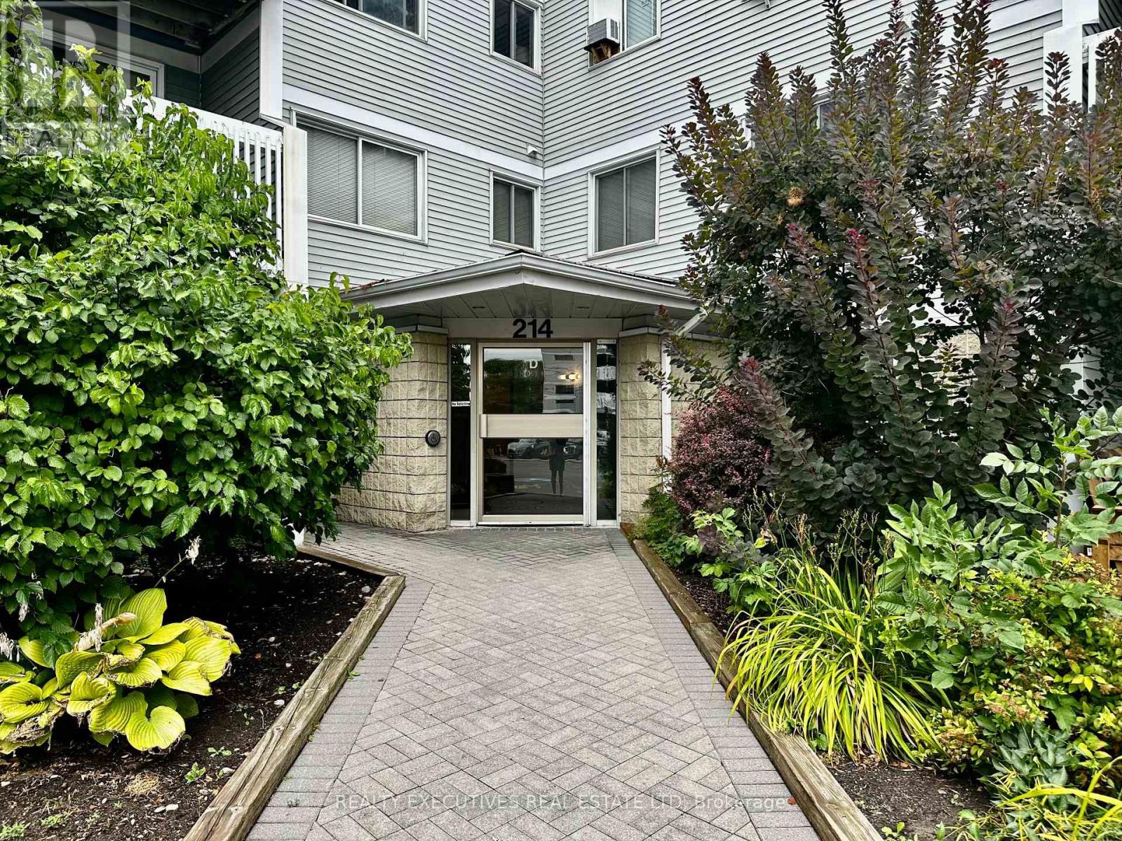 408 214 Viewmount Dr, Ottawa, ON K2E 7X3