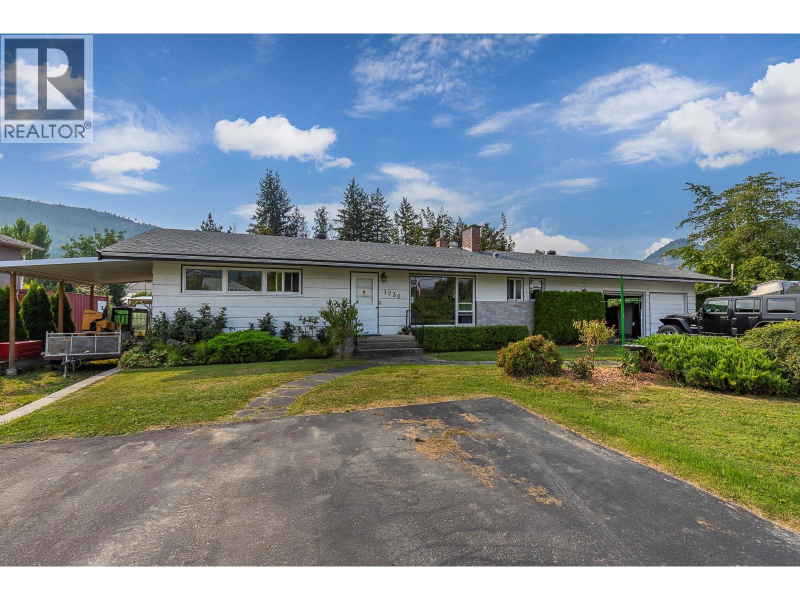 1230 Shuswap Ave, Sicamous, BC V0E 2V1