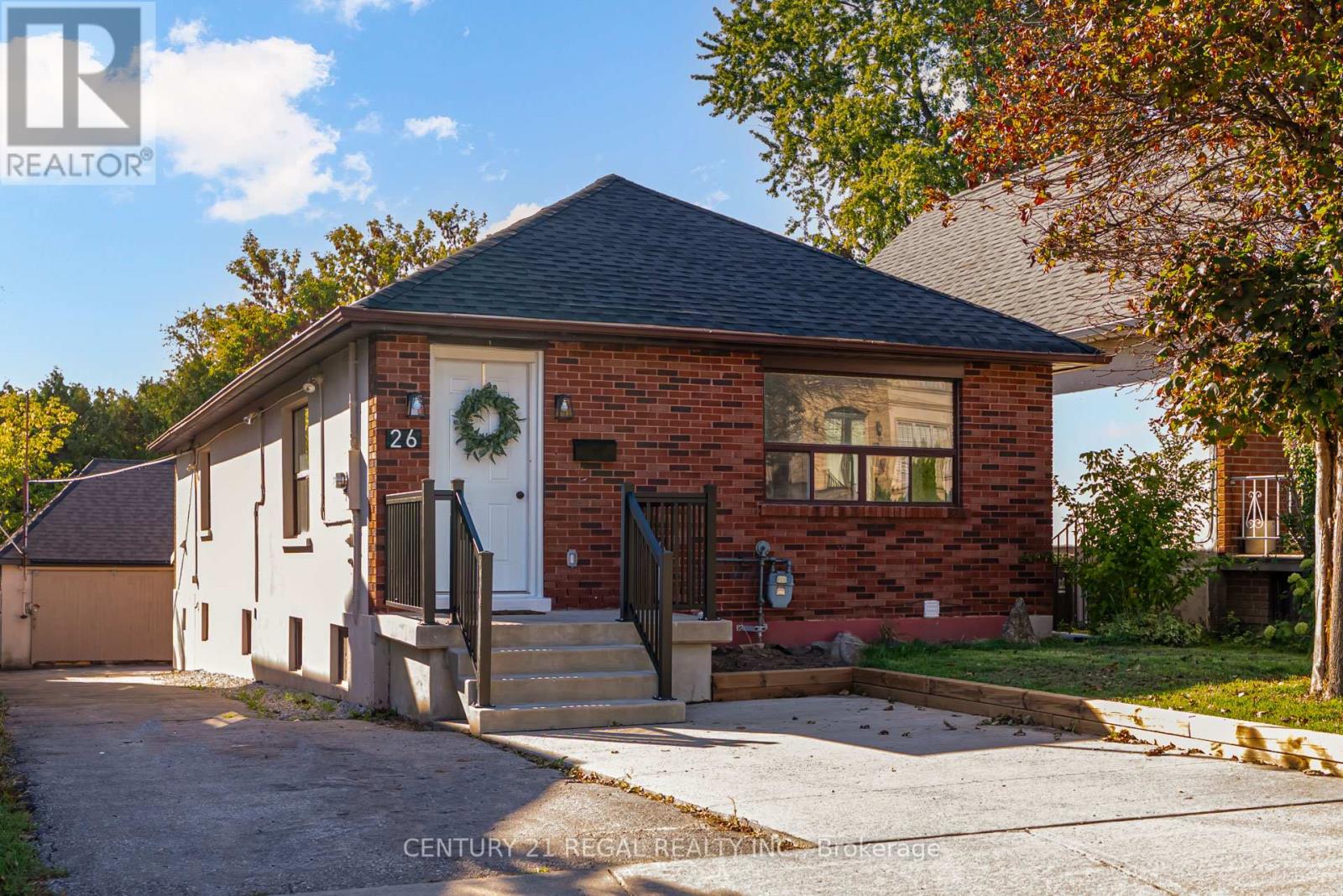 26 Alyward St, Toronto, ON M6M 3L2