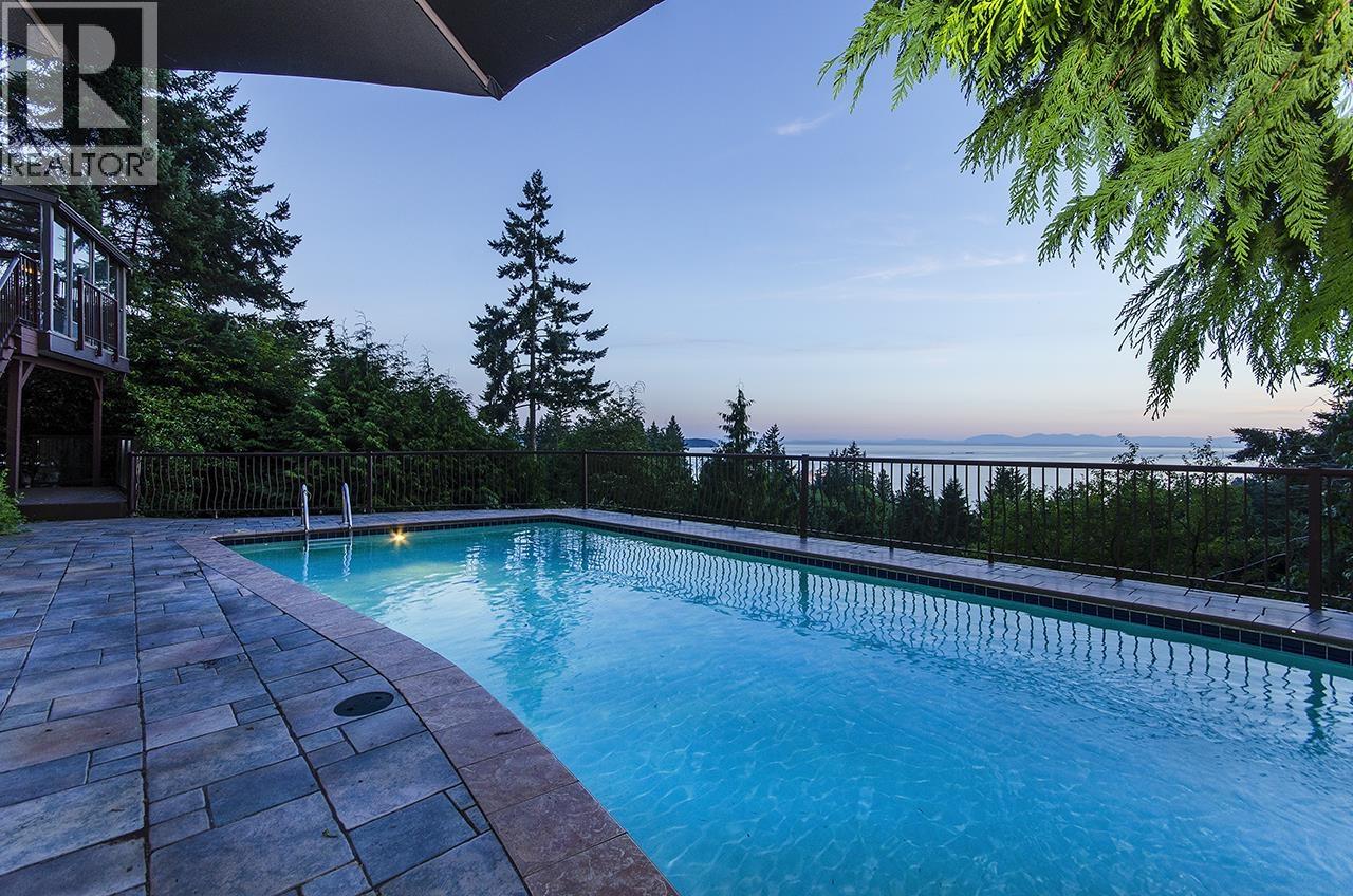 3803 Bayridge Ave, West Vancouver, BC V7V 3J3