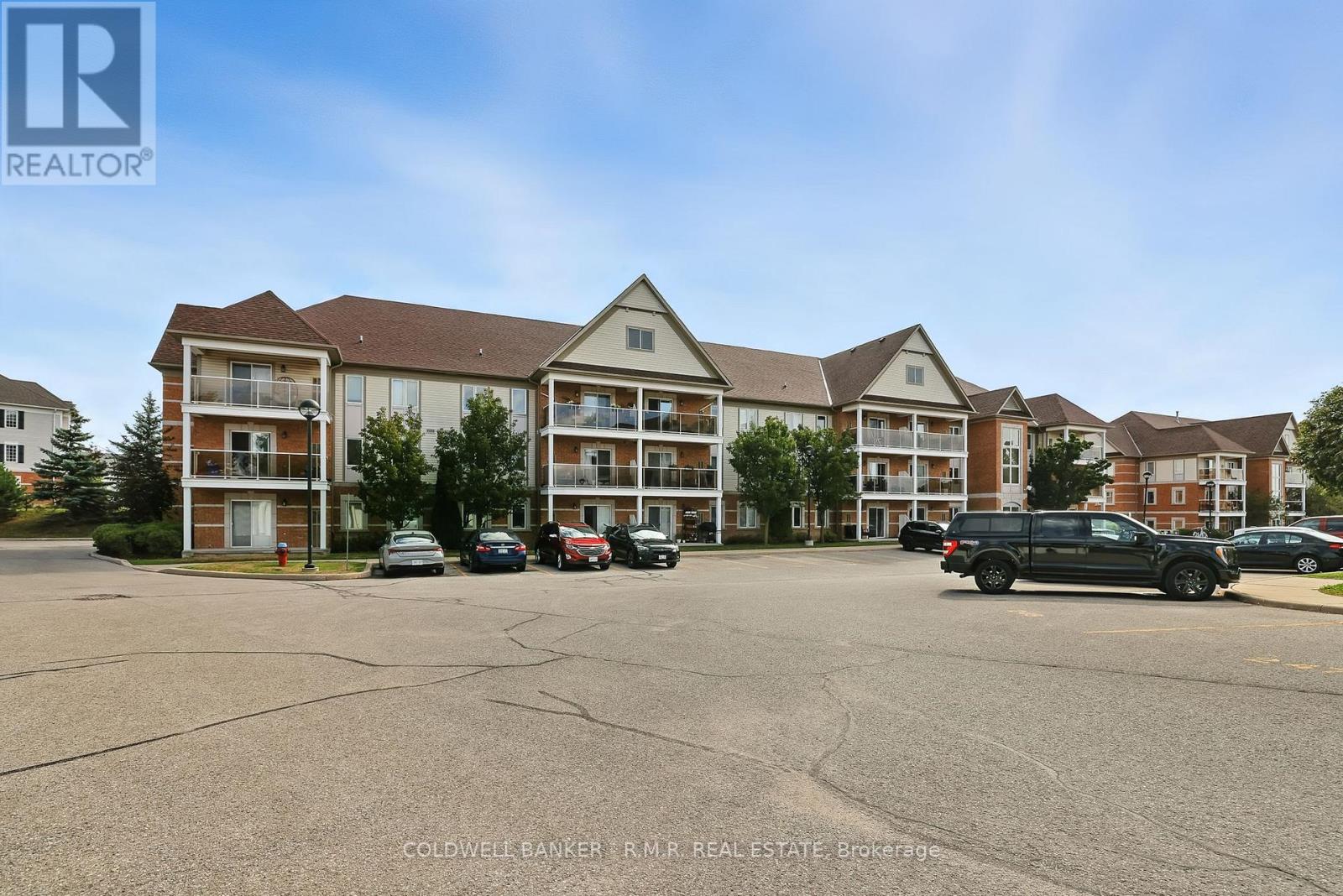 310 124 Aspen Springs Dr, Clarington Bowmanville, ON L1C 0G8