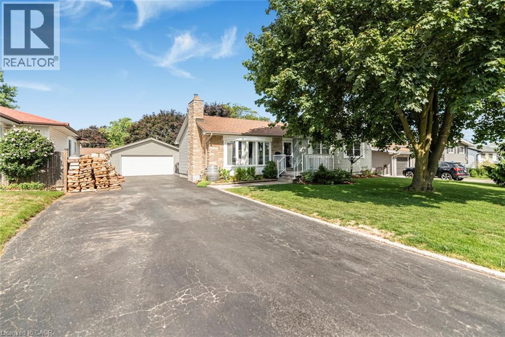 8 Craig Blvd, Grimsby, ON L3M 4C1