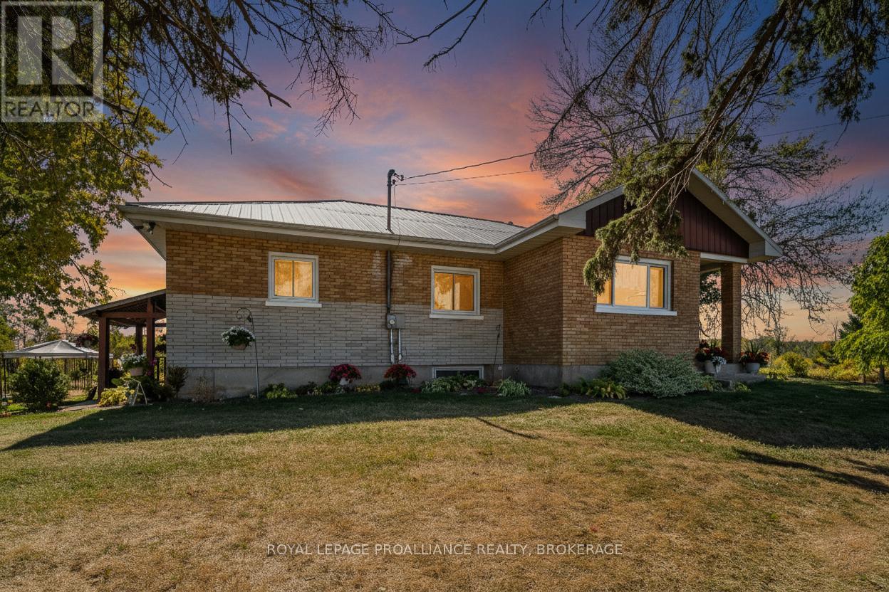 2292 Mcintyre Rd, Loyalist, ON K0H 1G0