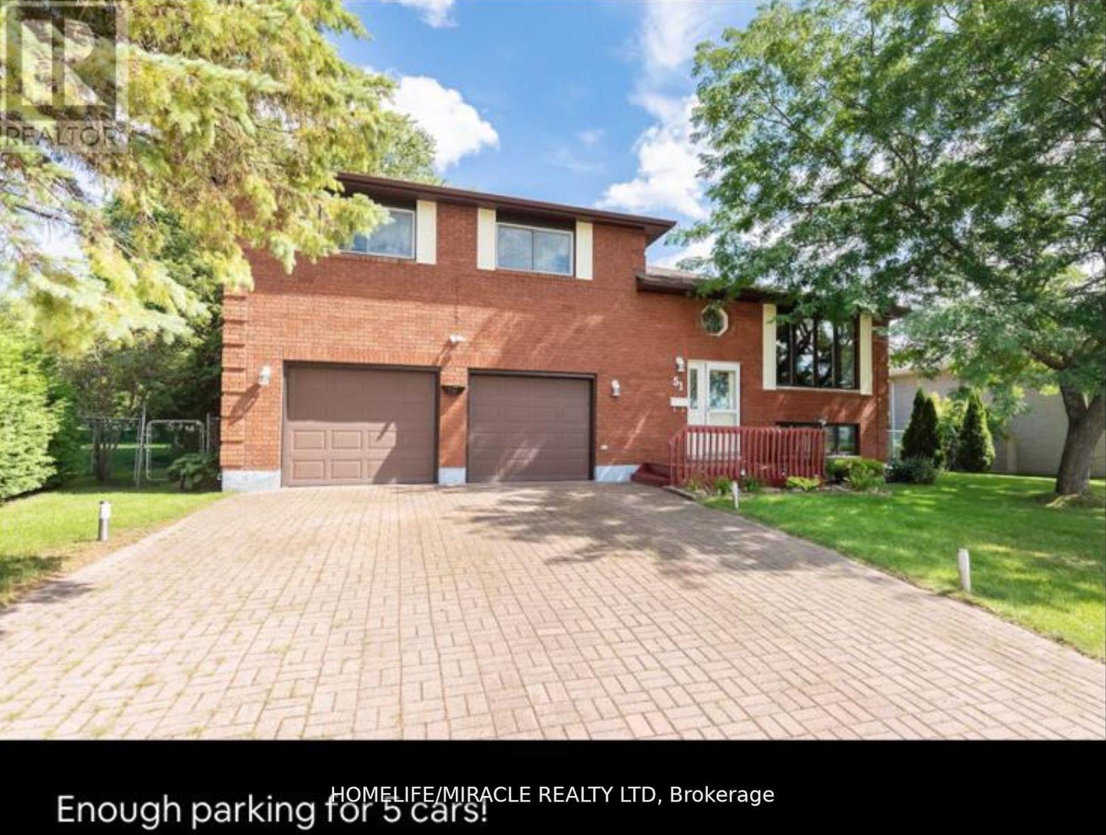 51 Beck Blvd, Penetanguishene, ON L9M 1E2