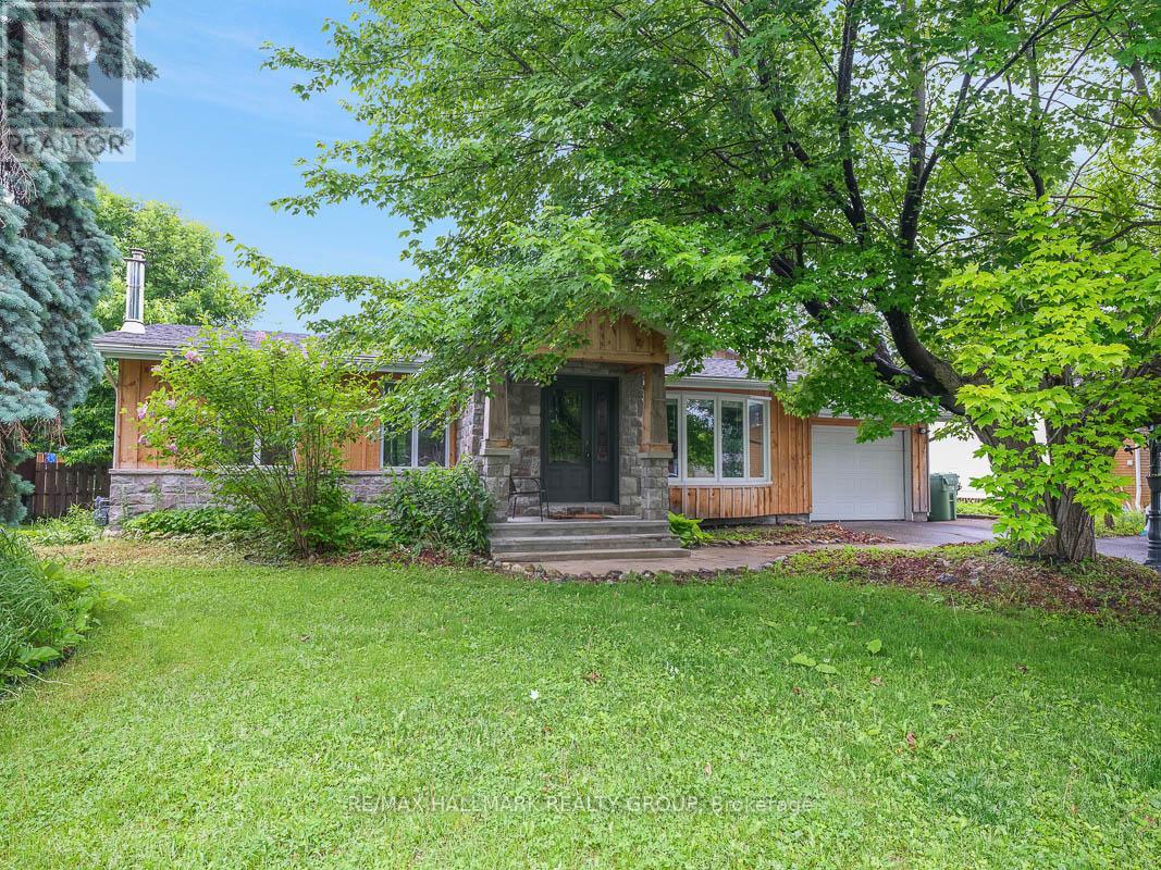 31 Hilliard Ave, Ottawa, ON K2E 6B9