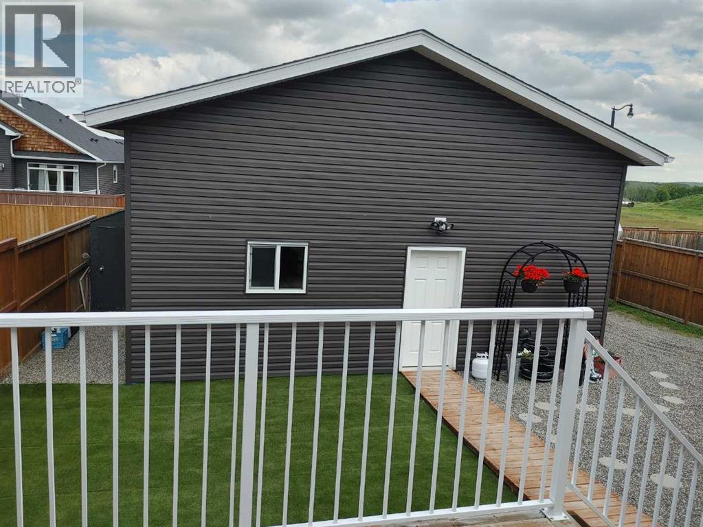 215 George St SW, Diamond Valley, AB T0L 2A0