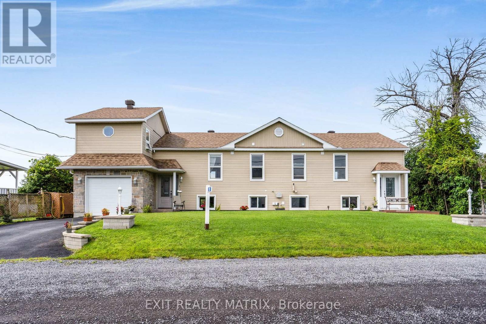 93 Montpetit St, Champlain, ON K0B 1K0
