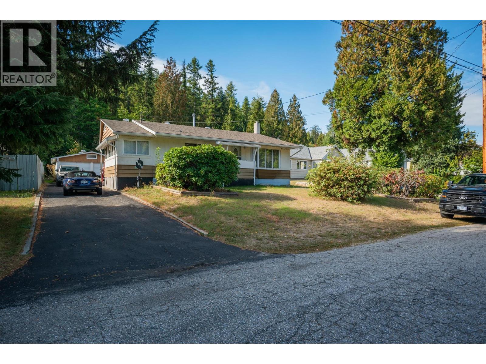 2828 9 Avenue, Castlegar, BC V1N 2Z1