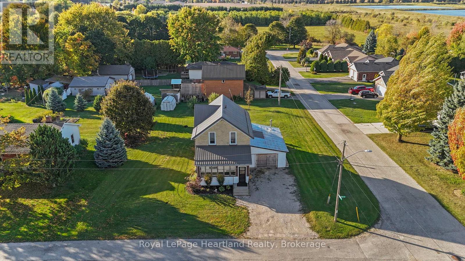 15 Queen St E, Minto, ON N0G 1M0