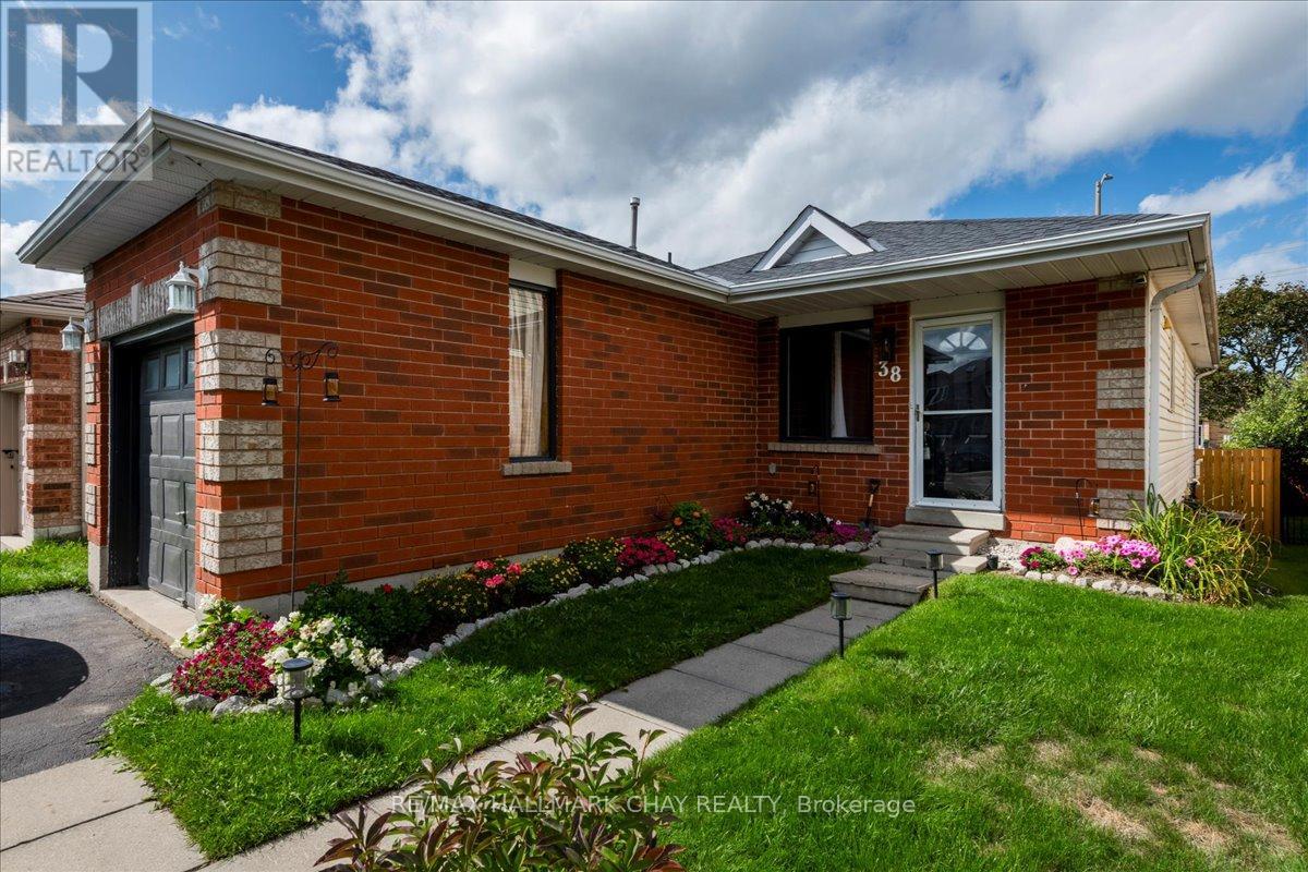 38 Garibaldi Dr, Barrie, ON L4N 8C3