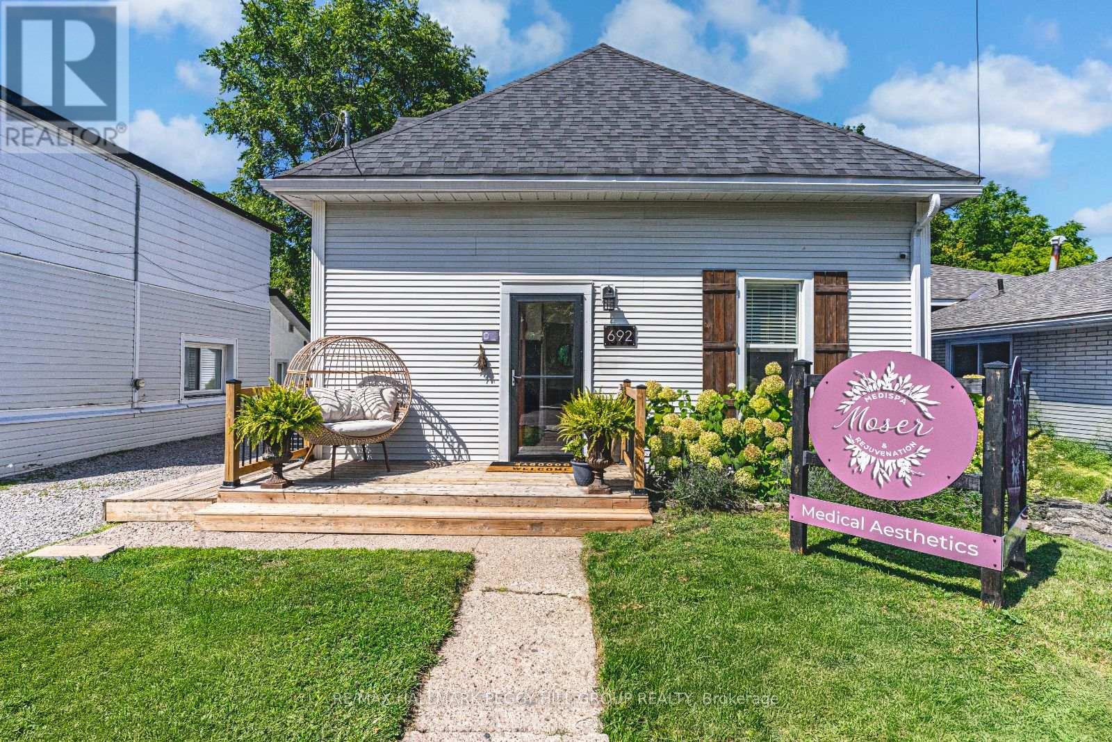 692 Victoria St, Midland, ON L4R 1B1