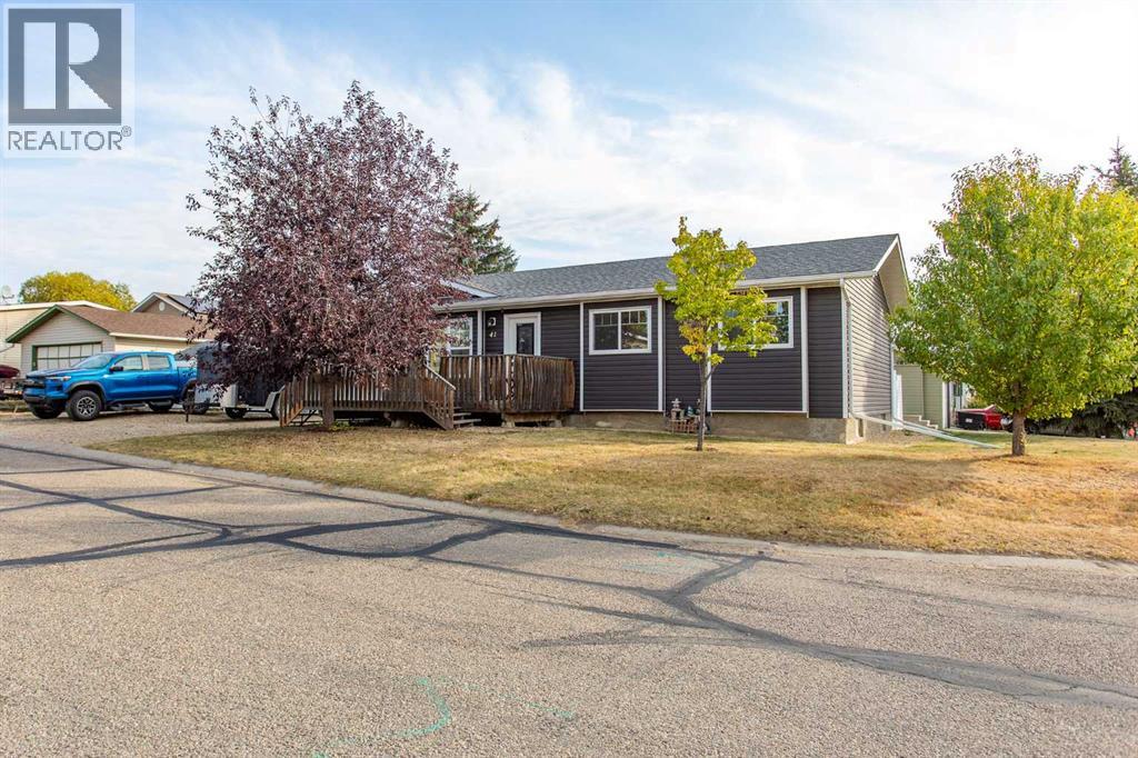 41 Hearthstone Dr, Lacombe, AB T4L 1P6