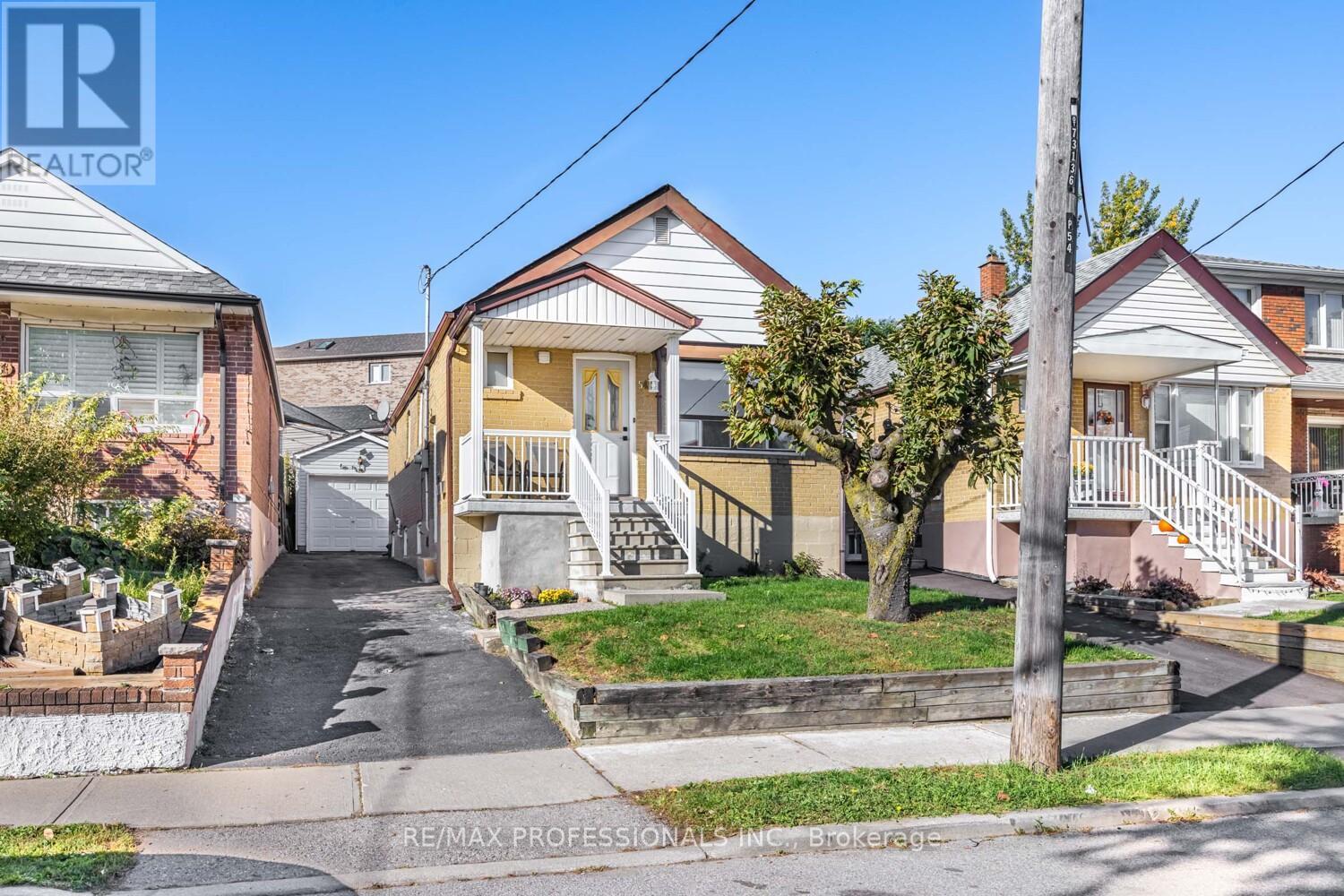 54 Holmesdale Cres, Toronto, ON M6E 1Y5