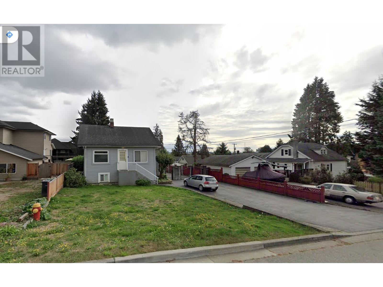 706 Gauthier Ave, Coquitlam, BC V3K 1R5