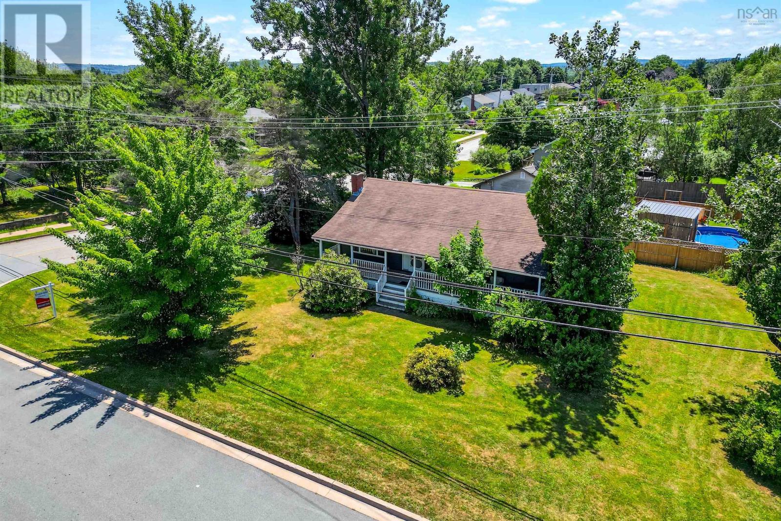 34 Raymond Dr, Lower Sackville, NS B4C 1H1