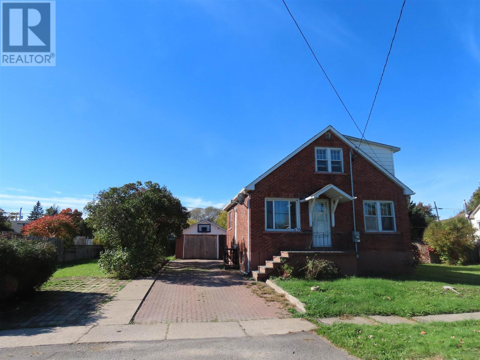 135 Carufel Ave, Sault Ste. Marie, ON P6C 4T5