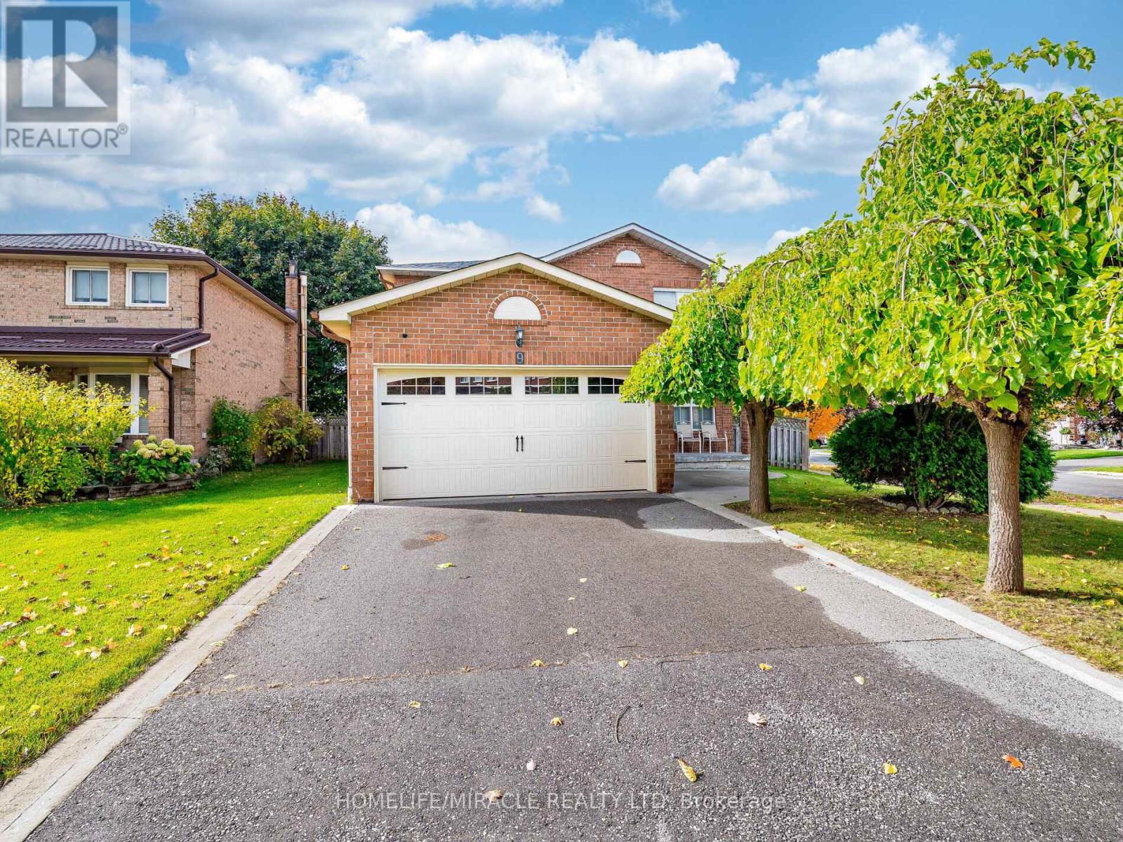 9 Ballycastle Cres, Brampton, ON L6Z 2V6