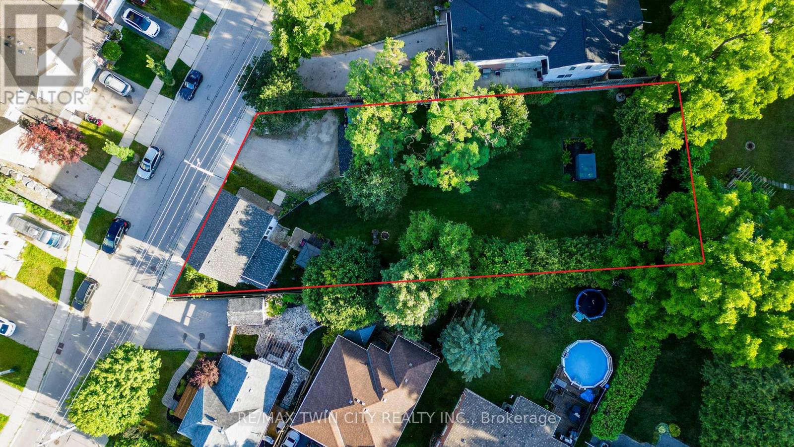 64 Woolwich St, Kitchener, ON N2K 1S3