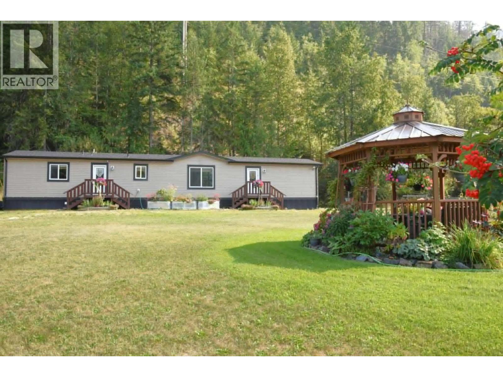 3015 Highway 6 Highway Lot Apt B, Nakusp, BC V0G 1R1