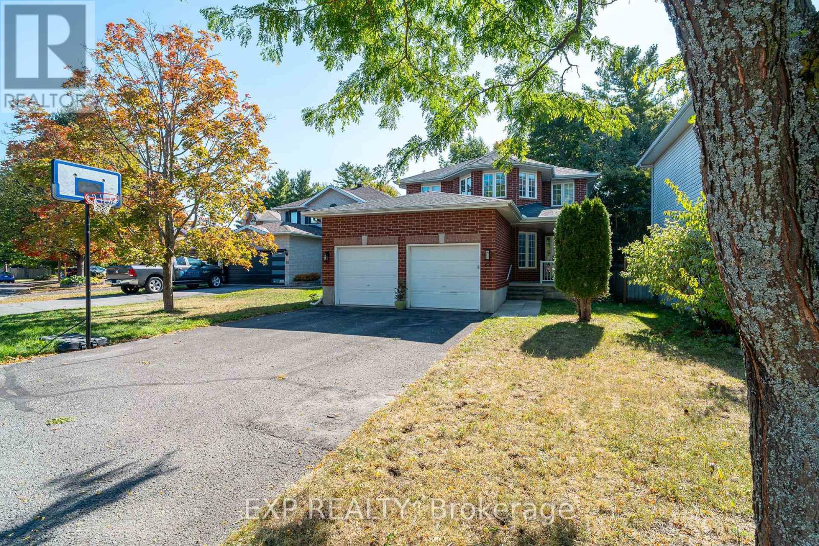 66 Newcastle Ave, Ottawa, ON K2K 3B5