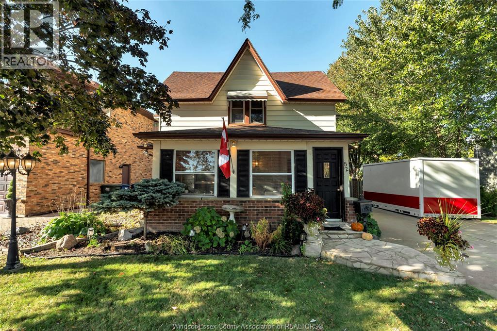 82 Rankin Ave, Amherstburg, ON N9V 1E6