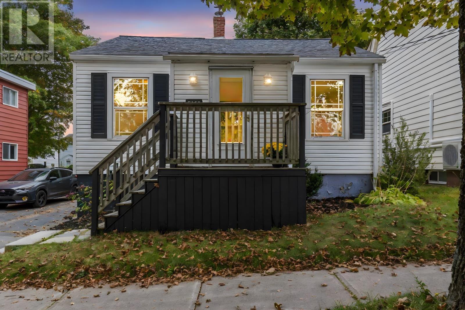 6433 Almon St, Halifax, NS B3L 1V6