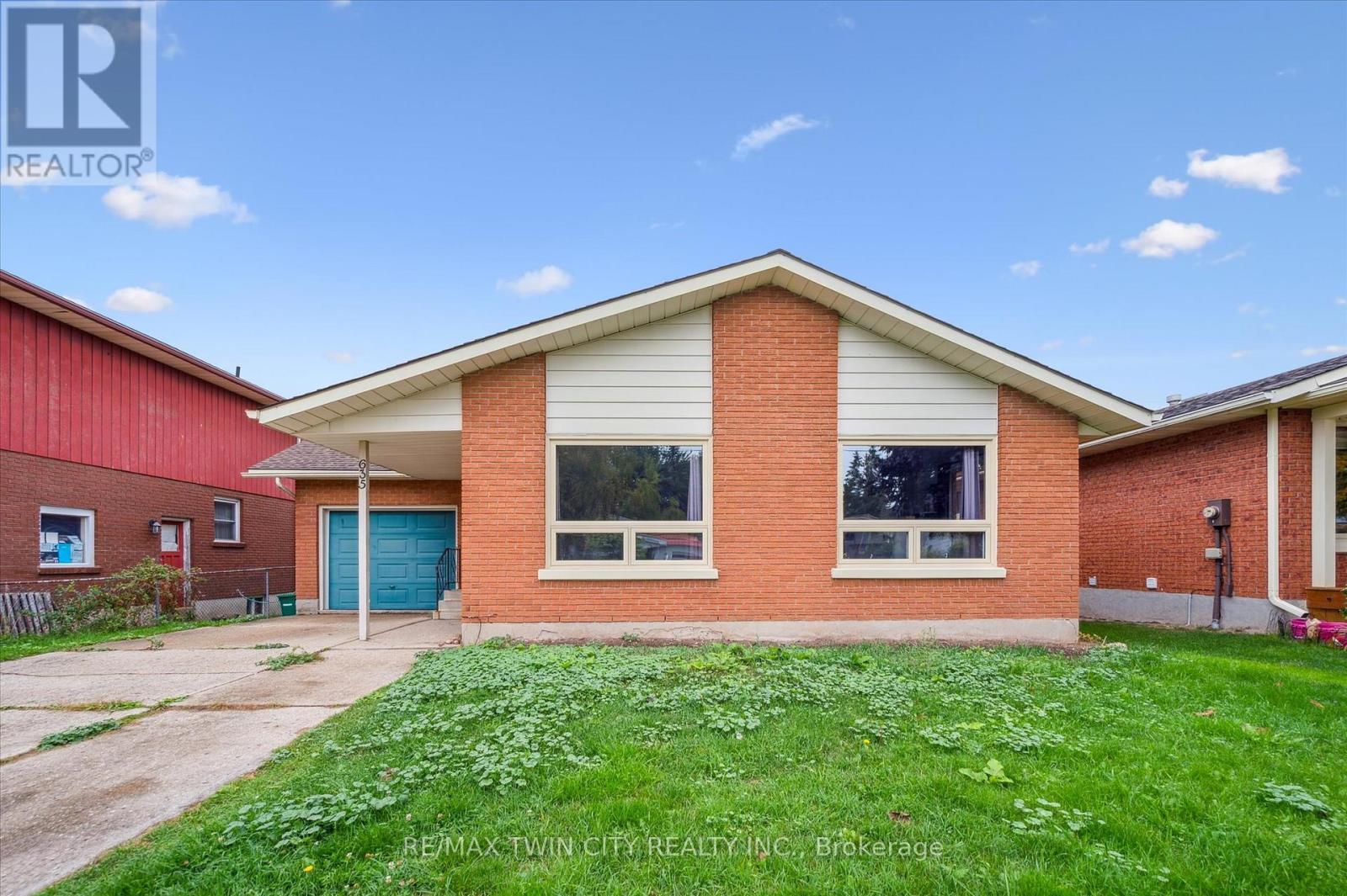 635 Raglan St, Minto, ON N0G 2P0