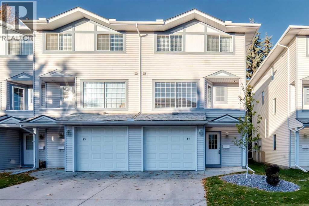 17 Kingsland Ct SW, Calgary, AB T2V 0S2
