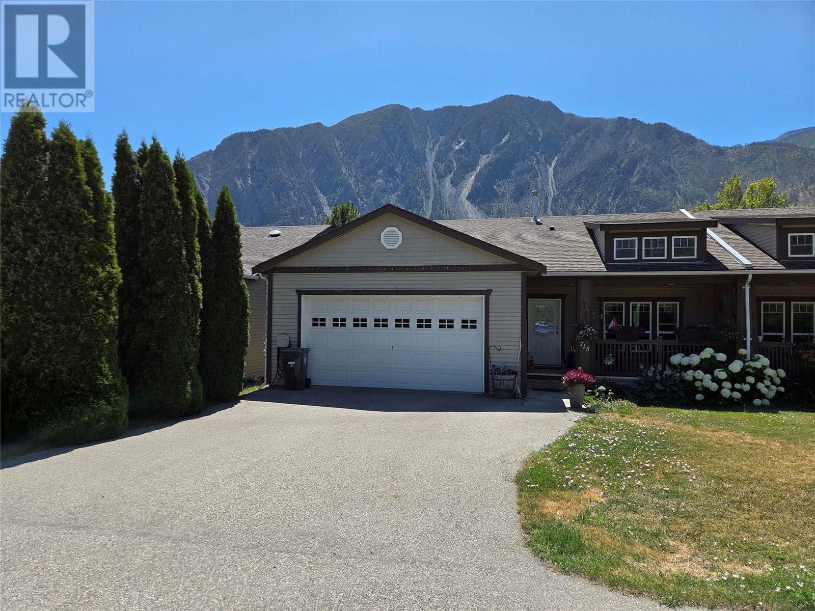 715 9th Avenue, Keremeos, BC V0X 1N3