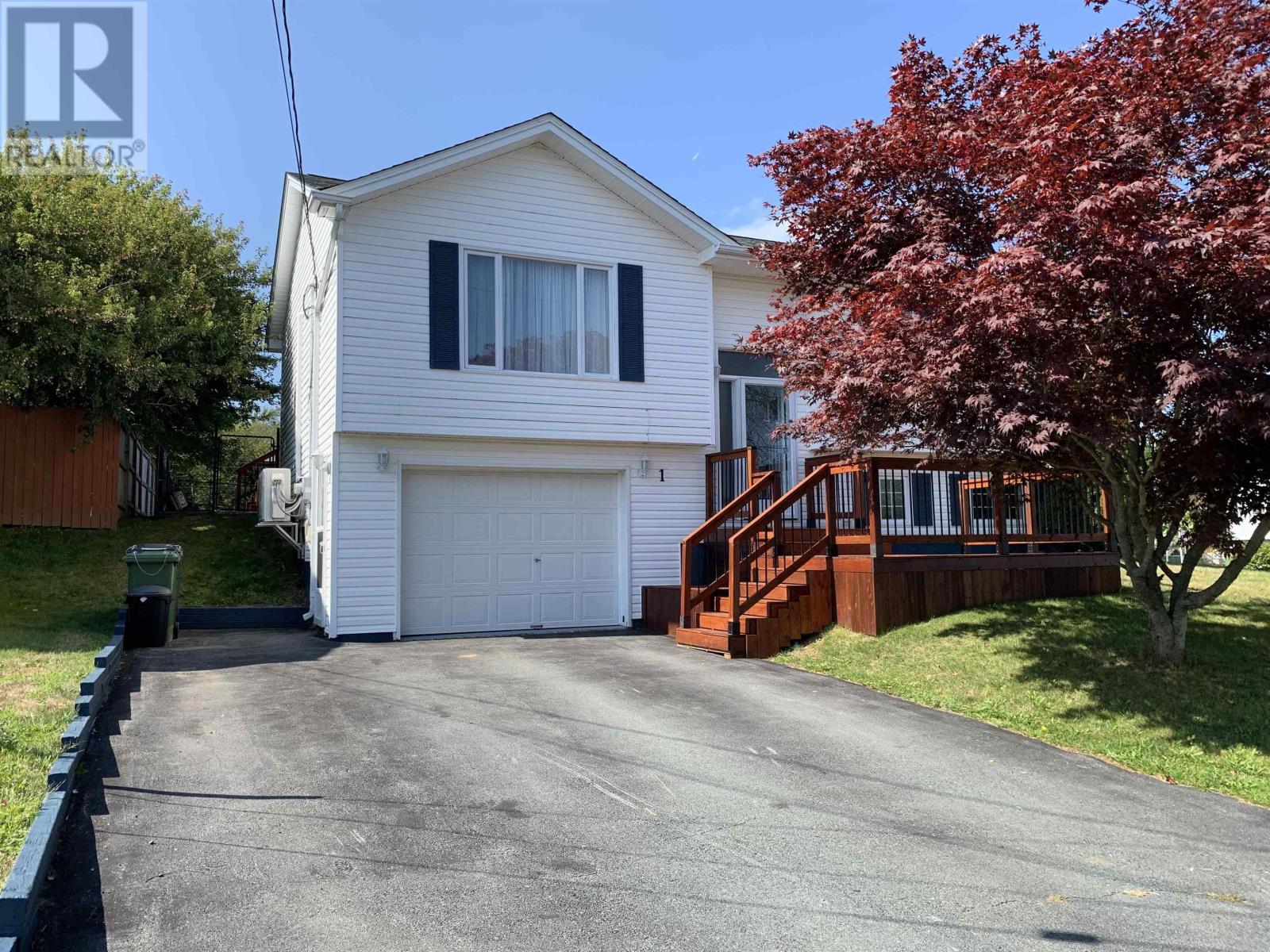 1 Cassandra Dr, Dartmouth, NS B2W 6H3