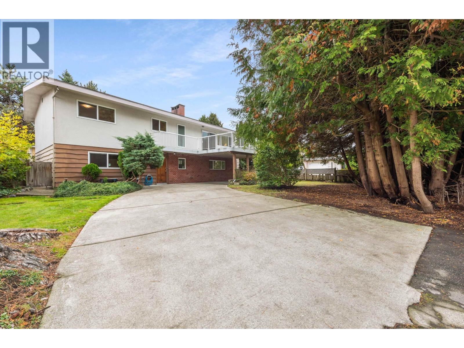 8080 Minler Rd, Richmond, BC V7C 3T7