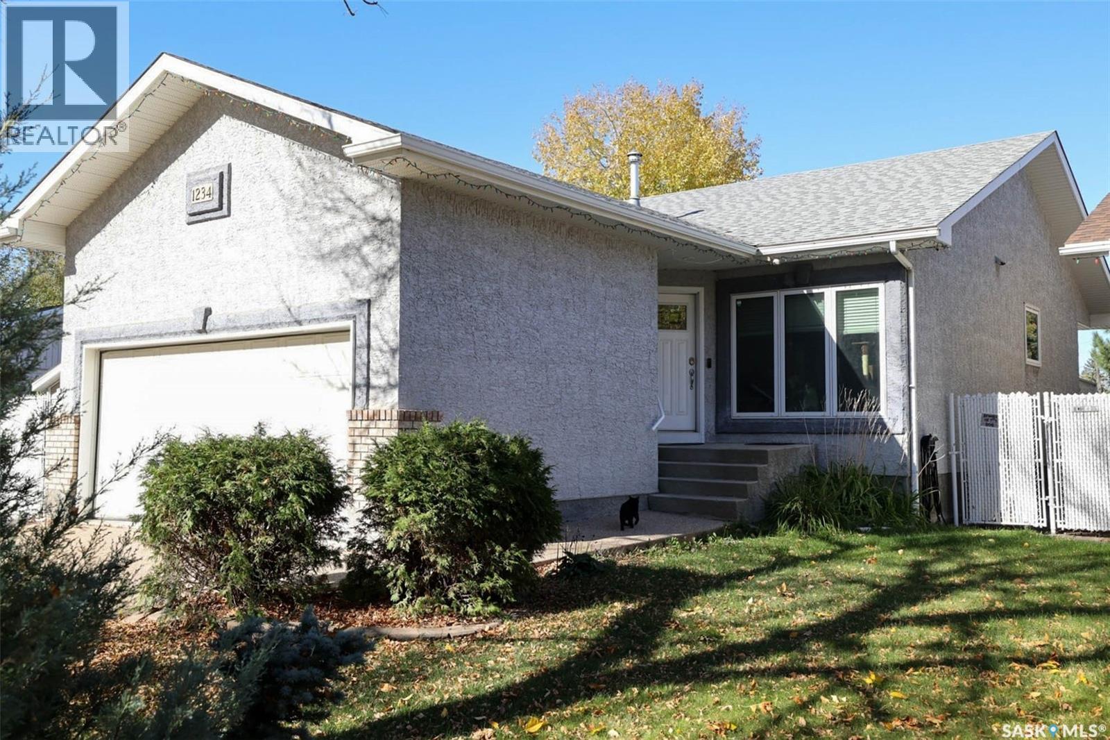 1234 Dover Ave, Regina, SK S4R 0L4