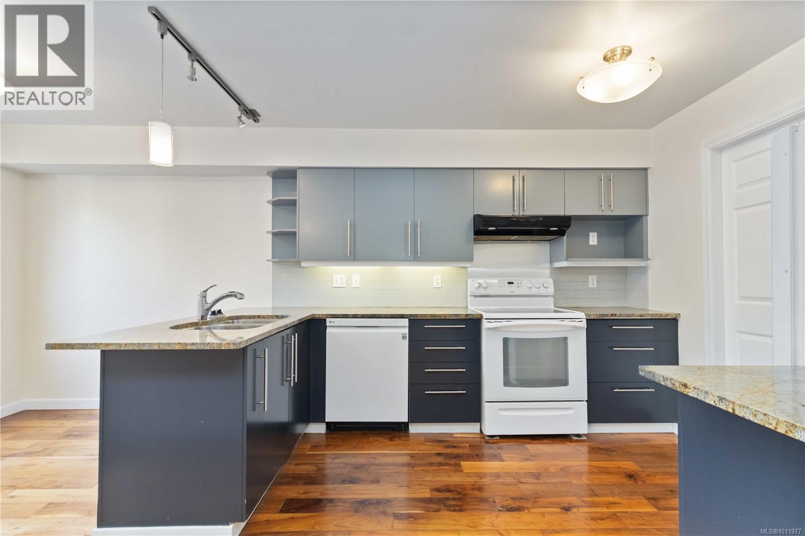 9945 Fifth St Unit 205 St, Sidney, BC V8L 2X6