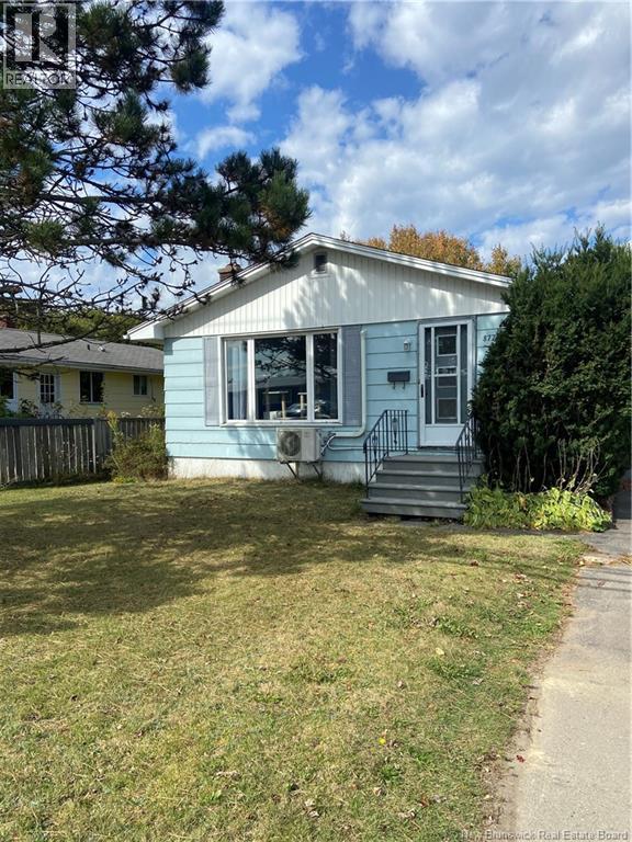 877 Grandview Ave, Saint John, NB E2J 4C6