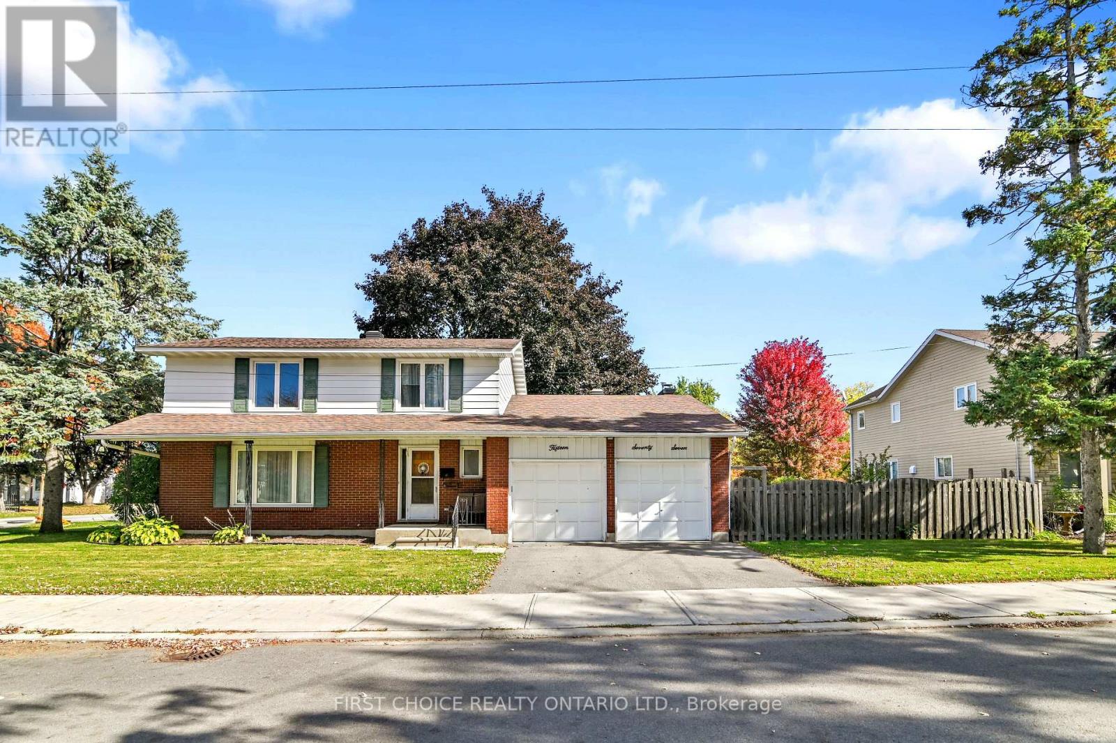 1577 Claymor Ave, Ottawa, ON K2C 1T4