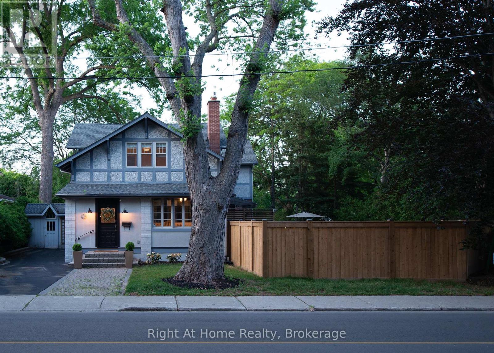 139 Allan St, Oakville, ON L6J 3N4
