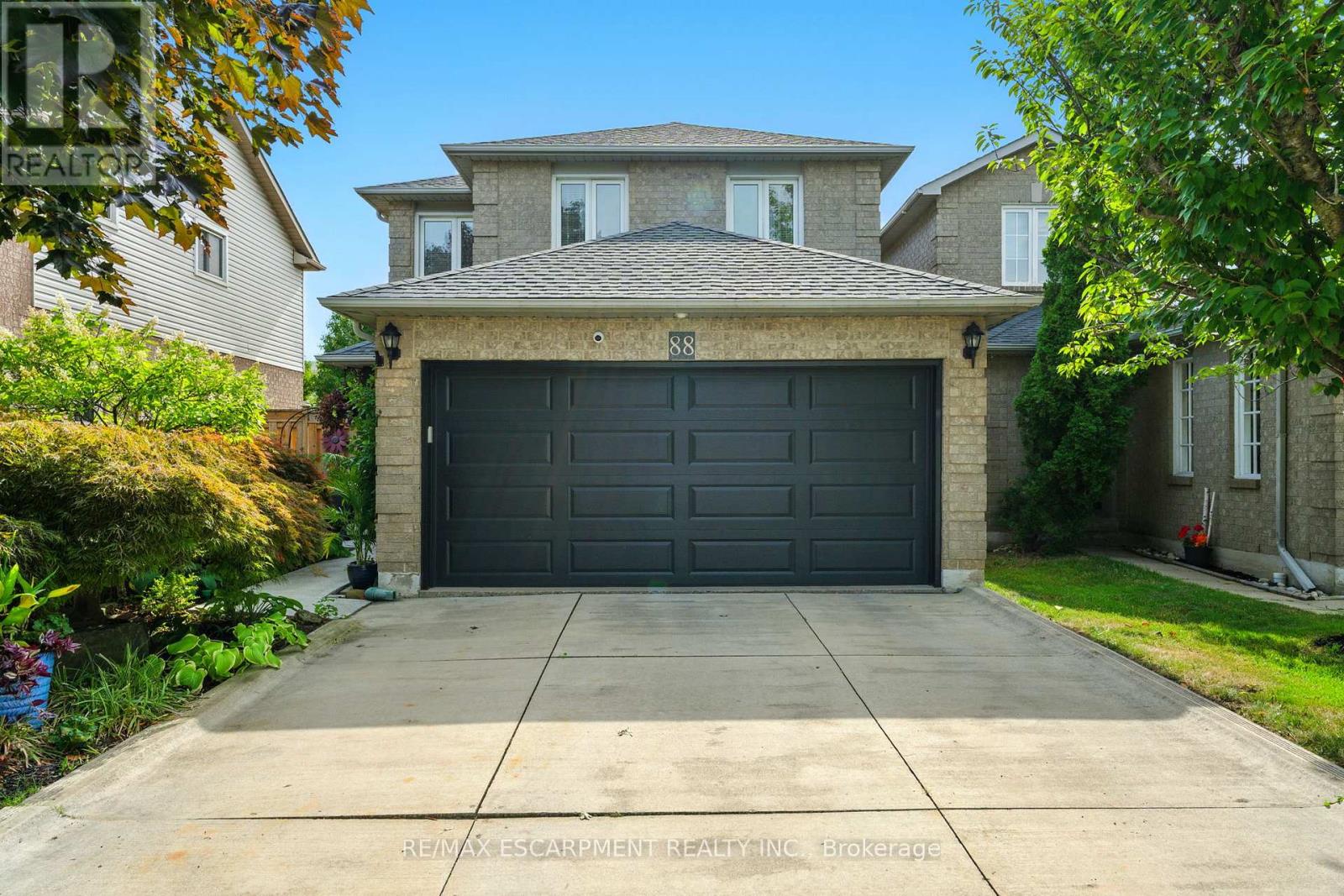 88 Grindstone Way, Hamilton, ON L9H 7B5