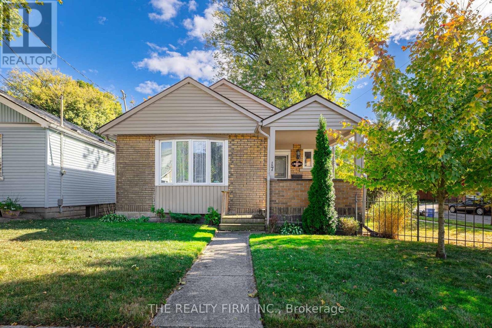 17 Maud St, London, ON N5Z 2Y2