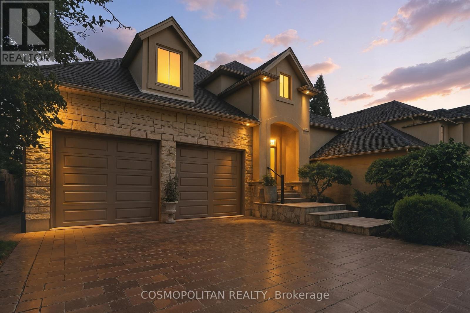 5 Brooklyn Ct, St. Catharines, ON L2N 7S6