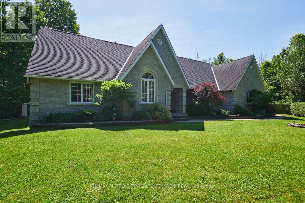 2069 Highway 132 Hwy, Admaston/Bromley, ON K7V 3Z7