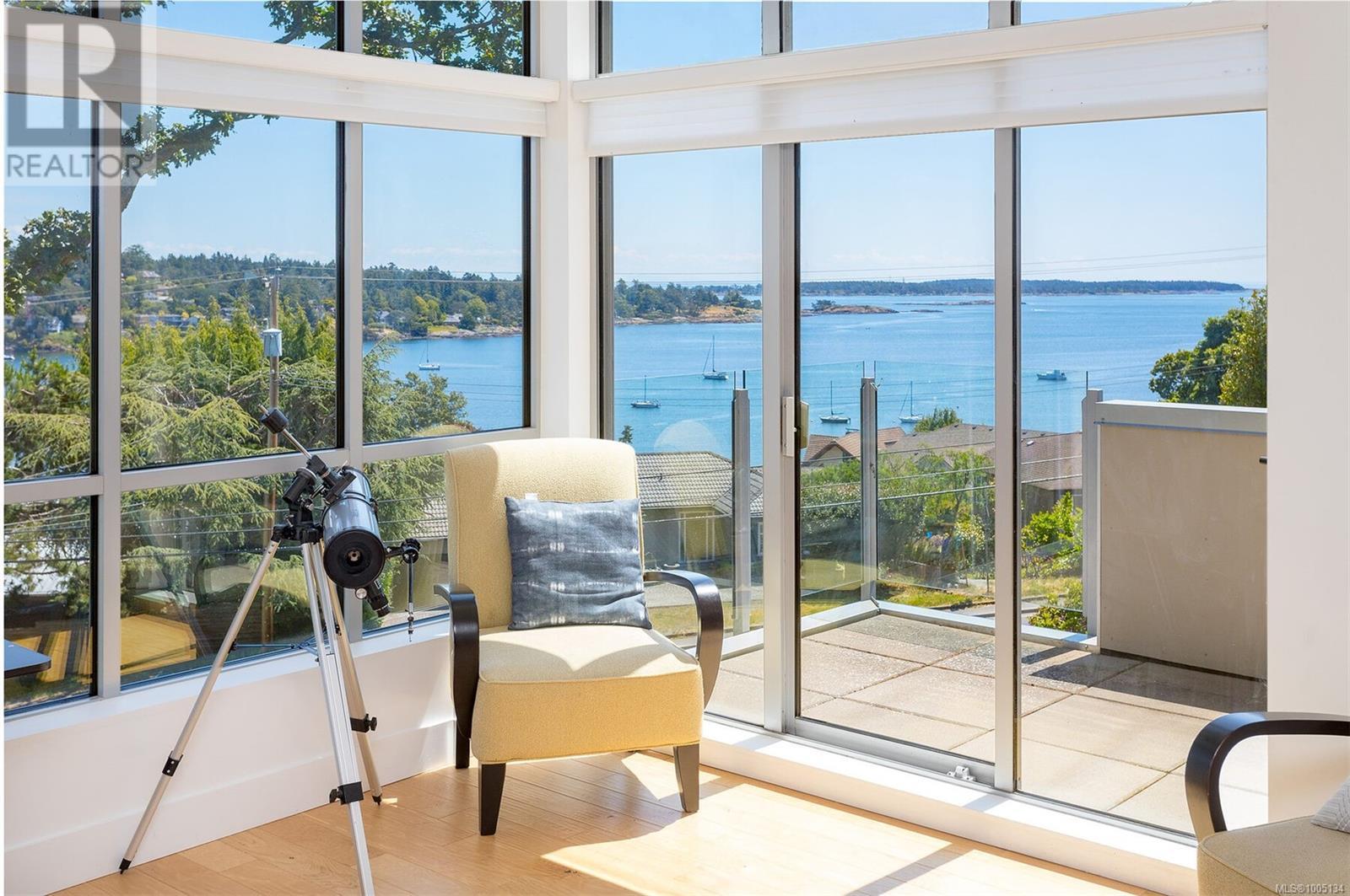 2597 Vista Bay Rd, Saanich, BC V8P 3G1