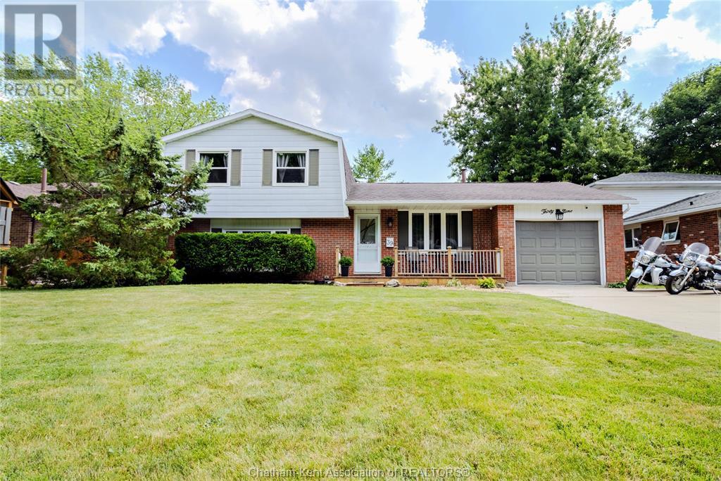 39 Parkwood Dr, Chatham, ON N7M 2B1