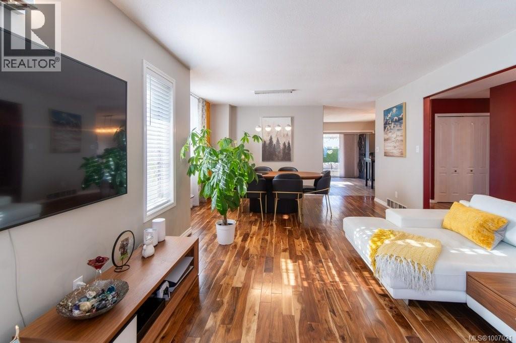 749 Marchmont Rd, Duncan, BC V9L 2L9