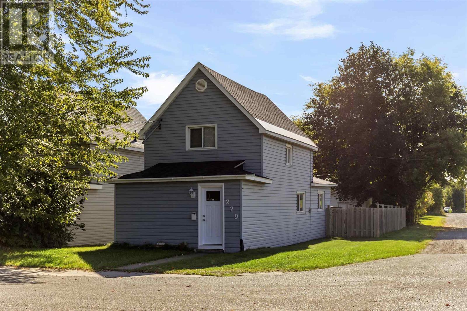 229 St Georges Ave, Sault Ste. Marie, ON P6A 1L6