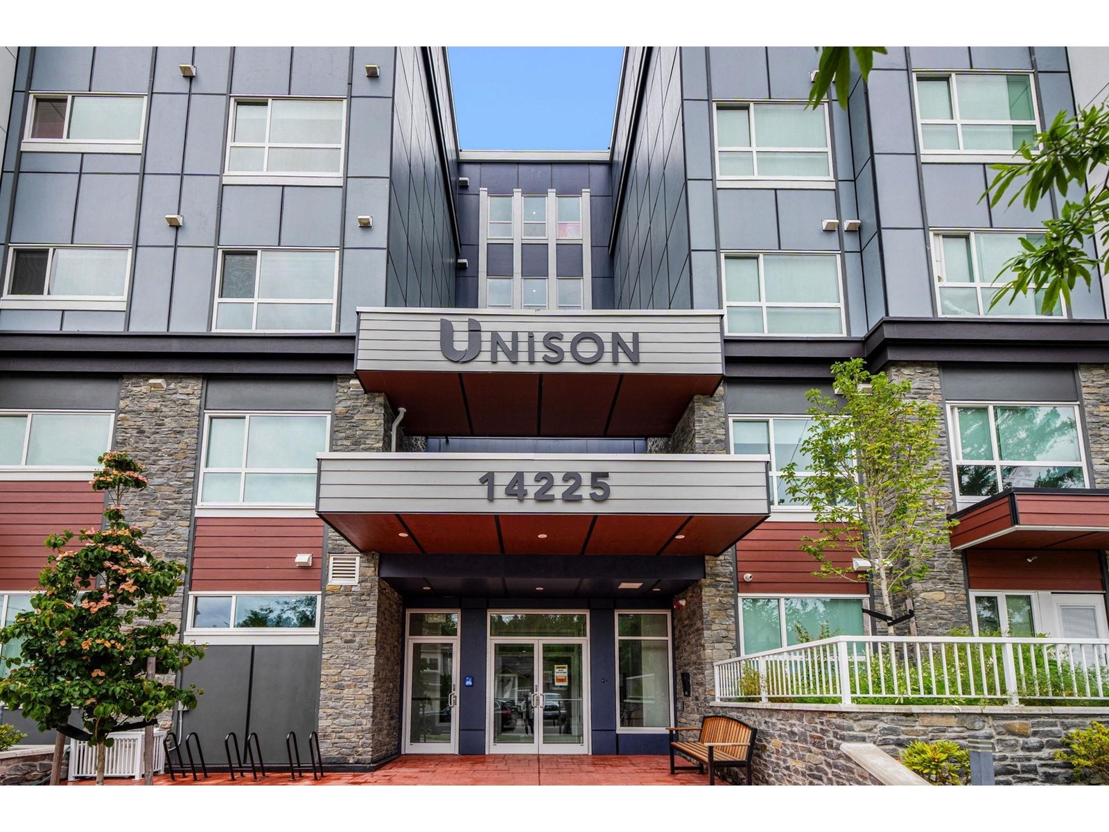 14225 103a Avenue Unit 303, Surrey, BC V3T 0T4